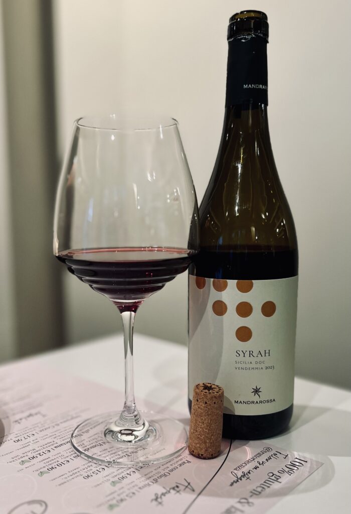 Rotwein in der Trattoria Senza